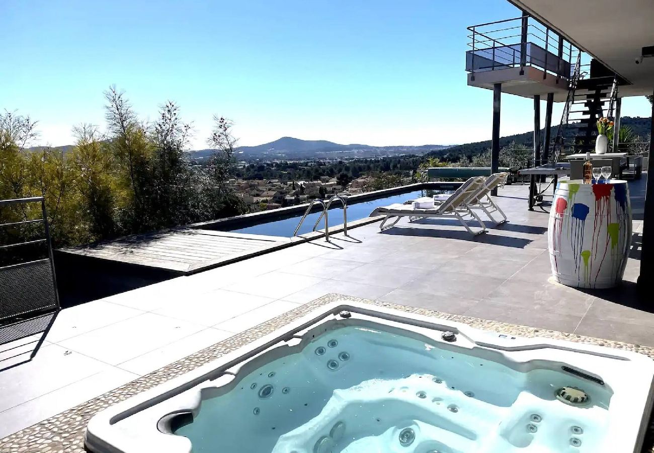 Maison à La Farlède - Villa Californienne Piscine Jacuzzi Panorama