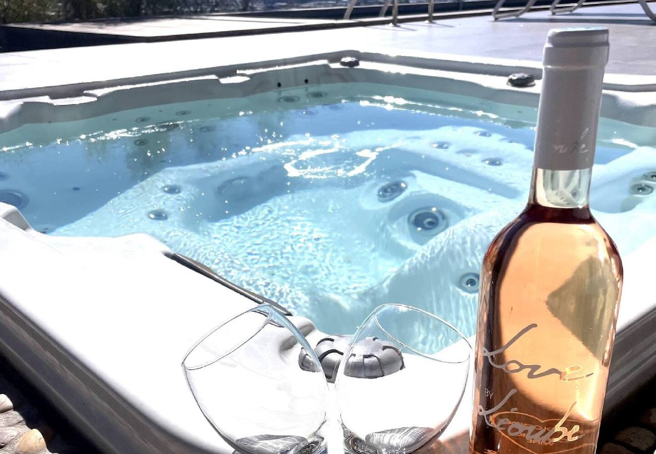 Maison à La Farlède - Villa Californienne Piscine Jacuzzi Panorama